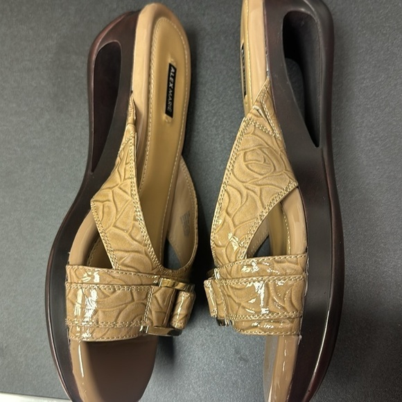 Alex Marie women’s light brown slip on sandals size 8.5 M - Picture 6 of 10